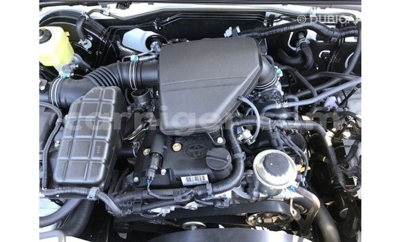 Sayi Imported Toyota Prado White Mota in Import - Dubai a Agadez Sayi Imported Toyota Prado White Mota in Import - Dubai a Agadez