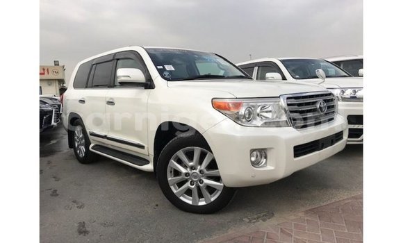 Acheter Import Utilitaire Toyota Land Cruiser Blanc à Import - Dubai, Agadez Acheter Import Utilitaire Toyota Land Cruiser Blanc à Import - Dubai, Agadez