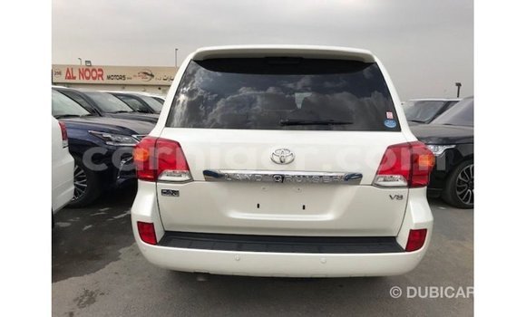 Acheter Import Utilitaire Toyota Land Cruiser Blanc à Import - Dubai, Agadez Acheter Import Utilitaire Toyota Land Cruiser Blanc à Import - Dubai, Agadez