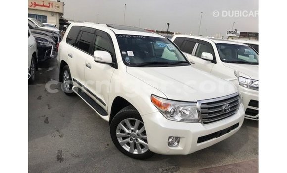Acheter Import Utilitaire Toyota Land Cruiser Blanc à Import - Dubai, Agadez Acheter Import Utilitaire Toyota Land Cruiser Blanc à Import - Dubai, Agadez