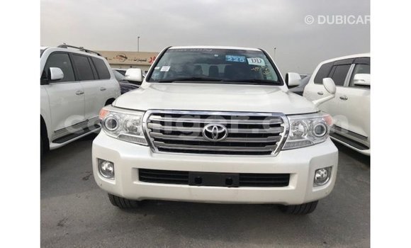 Acheter Import Utilitaire Toyota Land Cruiser Blanc à Import - Dubai, Agadez Acheter Import Utilitaire Toyota Land Cruiser Blanc à Import - Dubai, Agadez