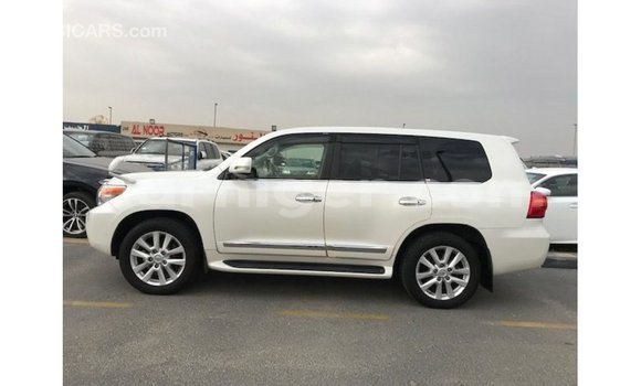 Acheter Import Utilitaire Toyota Land Cruiser Blanc à Import - Dubai, Agadez Acheter Import Utilitaire Toyota Land Cruiser Blanc à Import - Dubai, Agadez