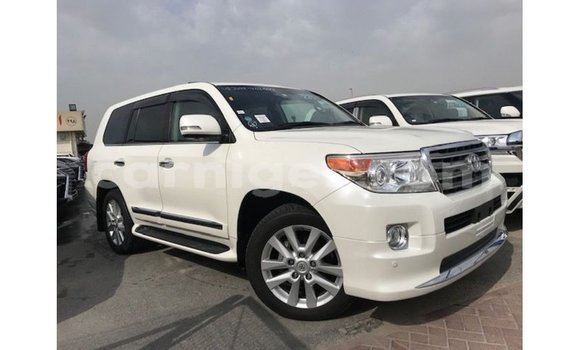 Sayi Imported Toyota Land Cruiser White Babbar mota in Import - Dubai a Agadez Sayi Imported Toyota Land Cruiser White Babbar mota in Import - Dubai a Agadez