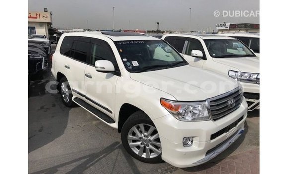 Sayi Imported Toyota Land Cruiser White Babbar mota in Import - Dubai a Agadez Sayi Imported Toyota Land Cruiser White Babbar mota in Import - Dubai a Agadez