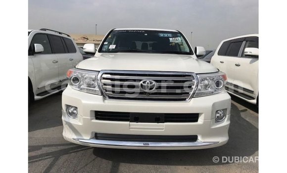 Sayi Imported Toyota Land Cruiser White Babbar mota in Import - Dubai a Agadez Sayi Imported Toyota Land Cruiser White Babbar mota in Import - Dubai a Agadez