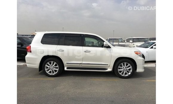 Sayi Imported Toyota Land Cruiser White Babbar mota in Import - Dubai a Agadez Sayi Imported Toyota Land Cruiser White Babbar mota in Import - Dubai a Agadez