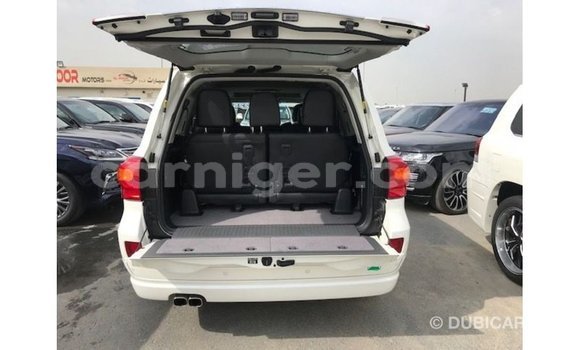 Sayi Imported Toyota Land Cruiser White Babbar mota in Import - Dubai a Agadez Sayi Imported Toyota Land Cruiser White Babbar mota in Import - Dubai a Agadez