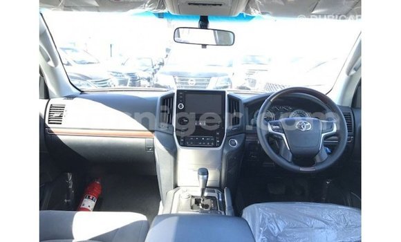 Acheter Import Utilitaire Toyota Land Cruiser Blanc à Import - Dubai, Agadez Acheter Import Utilitaire Toyota Land Cruiser Blanc à Import - Dubai, Agadez