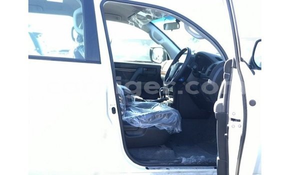 Acheter Import Utilitaire Toyota Land Cruiser Blanc à Import - Dubai, Agadez Acheter Import Utilitaire Toyota Land Cruiser Blanc à Import - Dubai, Agadez