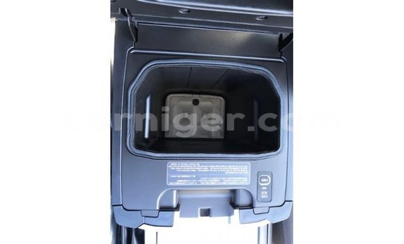 Acheter Import Utilitaire Toyota Land Cruiser Blanc à Import - Dubai, Agadez Acheter Import Utilitaire Toyota Land Cruiser Blanc à Import - Dubai, Agadez