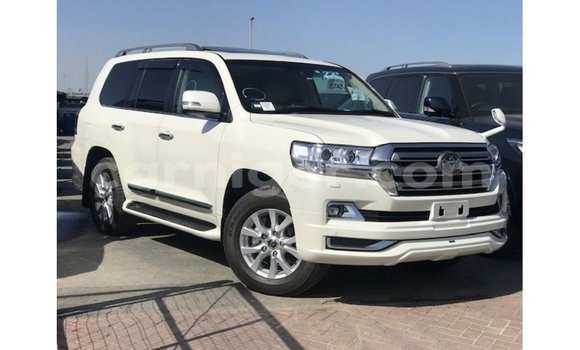 Acheter Import Utilitaire Toyota Land Cruiser Blanc à Import - Dubai, Agadez Acheter Import Utilitaire Toyota Land Cruiser Blanc à Import - Dubai, Agadez