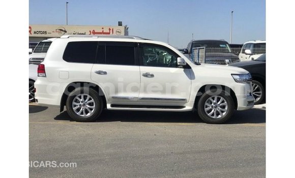 Acheter Import Utilitaire Toyota Land Cruiser Blanc à Import - Dubai, Agadez Acheter Import Utilitaire Toyota Land Cruiser Blanc à Import - Dubai, Agadez