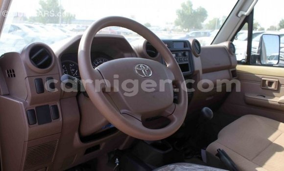 Sayi Imported Toyota Land Cruiser Beige Babbar mota in Import - Dubai a Agadez Sayi Imported Toyota Land Cruiser Beige Babbar mota in Import - Dubai a Agadez