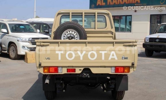 Sayi Imported Toyota Land Cruiser Beige Babbar mota in Import - Dubai a Agadez Sayi Imported Toyota Land Cruiser Beige Babbar mota in Import - Dubai a Agadez