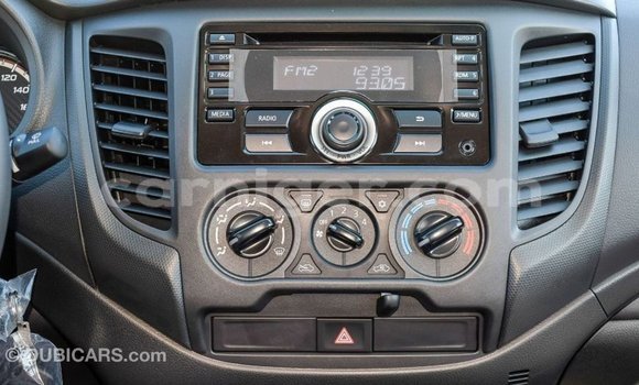 Sayi Imported Mitsubishi L200 White Mota in Import - Dubai a Agadez Sayi Imported Mitsubishi L200 White Mota in Import - Dubai a Agadez