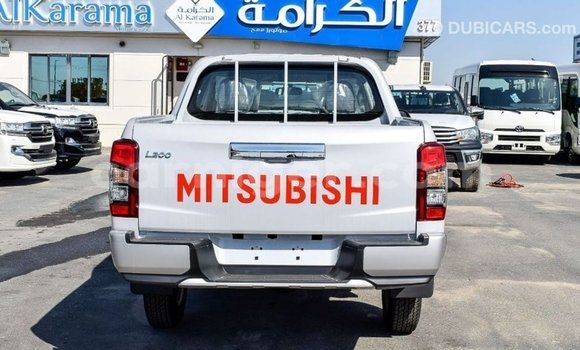 Sayi Imported Mitsubishi L200 White Mota in Import - Dubai a Agadez Sayi Imported Mitsubishi L200 White Mota in Import - Dubai a Agadez