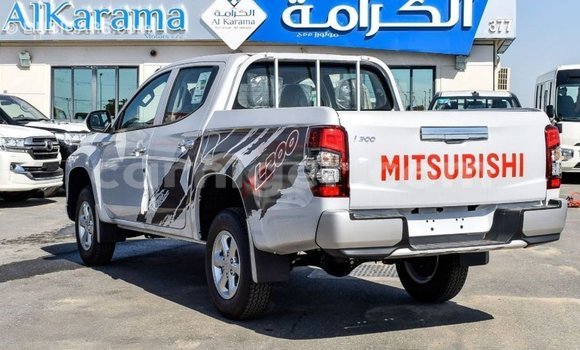 Sayi Imported Mitsubishi L200 White Mota in Import - Dubai a Agadez Sayi Imported Mitsubishi L200 White Mota in Import - Dubai a Agadez