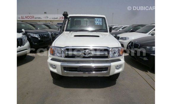 Acheter Import Utilitaire Toyota Land Cruiser Blanc à Import - Dubai, Agadez Acheter Import Utilitaire Toyota Land Cruiser Blanc à Import - Dubai, Agadez