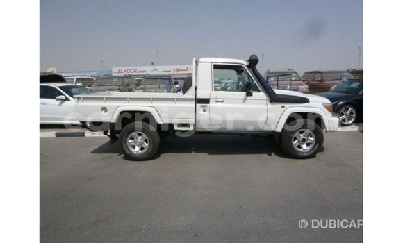 Acheter Import Utilitaire Toyota Land Cruiser Blanc à Import - Dubai, Agadez Acheter Import Utilitaire Toyota Land Cruiser Blanc à Import - Dubai, Agadez
