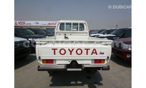 Acheter Import Utilitaire Toyota Land Cruiser Blanc à Import - Dubai, Agadez Acheter Import Utilitaire Toyota Land Cruiser Blanc à Import - Dubai, Agadez