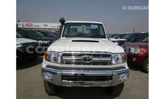 Acheter Import Utilitaire Toyota Land Cruiser Blanc à Import - Dubai, Agadez Acheter Import Utilitaire Toyota Land Cruiser Blanc à Import - Dubai, Agadez