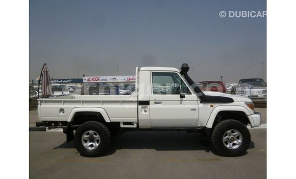 Acheter Import Utilitaire Toyota Land Cruiser Blanc à Import - Dubai, Agadez Acheter Import Utilitaire Toyota Land Cruiser Blanc à Import - Dubai, Agadez