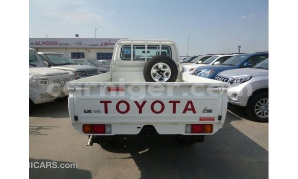 Buy Import Toyota Land Cruiser White Truck in Import - Dubai in Agadez Buy Import Toyota Land Cruiser White Truck in Import - Dubai in Agadez
