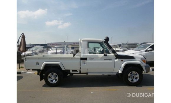Buy Import Toyota Land Cruiser White Truck in Import - Dubai in Agadez Buy Import Toyota Land Cruiser White Truck in Import - Dubai in Agadez
