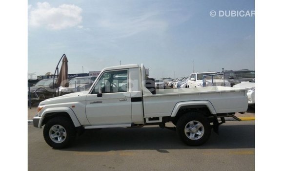 Buy Import Toyota Land Cruiser White Truck in Import - Dubai in Agadez Buy Import Toyota Land Cruiser White Truck in Import - Dubai in Agadez