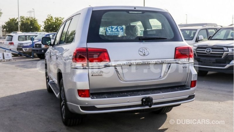 Big with watermark toyota land cruiser agadez import dubai 6185