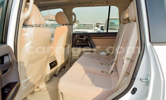 Acheter Import Utilitaire Toyota Land Cruiser Blanc à Import - Dubai, Agadez Acheter Import Utilitaire Toyota Land Cruiser Blanc à Import - Dubai, Agadez