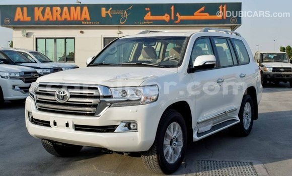 Buy Import Toyota Land Cruiser White Truck in Import - Dubai in Agadez Buy Import Toyota Land Cruiser White Truck in Import - Dubai in Agadez