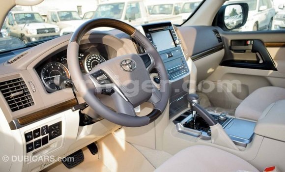 Buy Import Toyota Land Cruiser White Truck in Import - Dubai in Agadez Buy Import Toyota Land Cruiser White Truck in Import - Dubai in Agadez