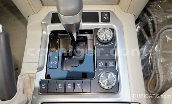 Buy Import Toyota Land Cruiser White Truck in Import - Dubai in Agadez Buy Import Toyota Land Cruiser White Truck in Import - Dubai in Agadez
