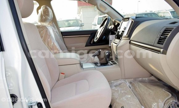 Buy Import Toyota Land Cruiser White Truck in Import - Dubai in Agadez Buy Import Toyota Land Cruiser White Truck in Import - Dubai in Agadez
