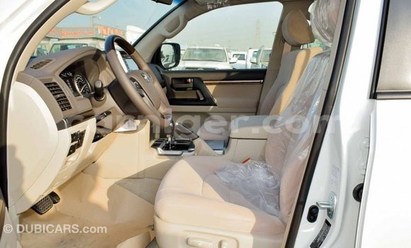 Buy Import Toyota Land Cruiser White Truck in Import - Dubai in Agadez Buy Import Toyota Land Cruiser White Truck in Import - Dubai in Agadez