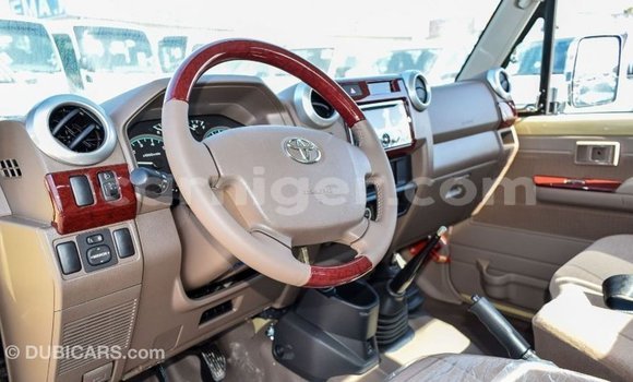 Buy Import Toyota Land Cruiser Beige Truck in Import - Dubai in Agadez Buy Import Toyota Land Cruiser Beige Truck in Import - Dubai in Agadez