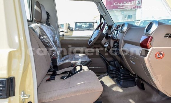 Buy Import Toyota Land Cruiser Beige Truck in Import - Dubai in Agadez Buy Import Toyota Land Cruiser Beige Truck in Import - Dubai in Agadez