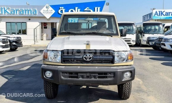 Sayi Imported Toyota Land Cruiser Beige Babbar mota in Import - Dubai a Agadez Sayi Imported Toyota Land Cruiser Beige Babbar mota in Import - Dubai a Agadez