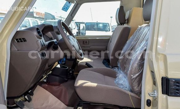 Sayi Imported Toyota Land Cruiser Beige Babbar mota in Import - Dubai a Agadez Sayi Imported Toyota Land Cruiser Beige Babbar mota in Import - Dubai a Agadez