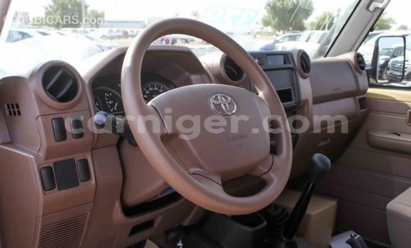 Buy Import Toyota Land Cruiser Beige Truck in Import - Dubai in Agadez Buy Import Toyota Land Cruiser Beige Truck in Import - Dubai in Agadez
