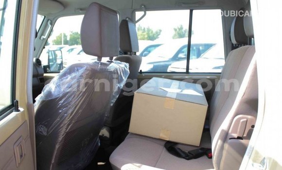 Buy Import Toyota Land Cruiser Beige Truck in Import - Dubai in Agadez Buy Import Toyota Land Cruiser Beige Truck in Import - Dubai in Agadez