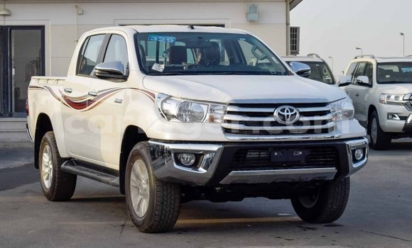 Sayi Imported Toyota Hilux White Mota in Import - Dubai a Agadez Sayi Imported Toyota Hilux White Mota in Import - Dubai a Agadez