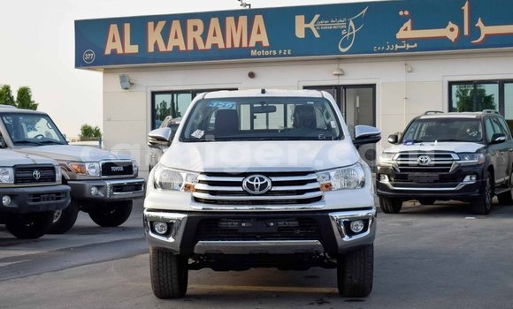 Sayi Imported Toyota Hilux White Mota in Import - Dubai a Agadez Sayi Imported Toyota Hilux White Mota in Import - Dubai a Agadez