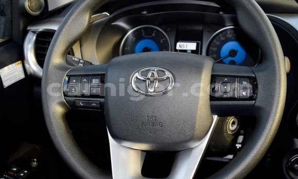 Sayi Imported Toyota Hilux White Mota in Import - Dubai a Agadez Sayi Imported Toyota Hilux White Mota in Import - Dubai a Agadez