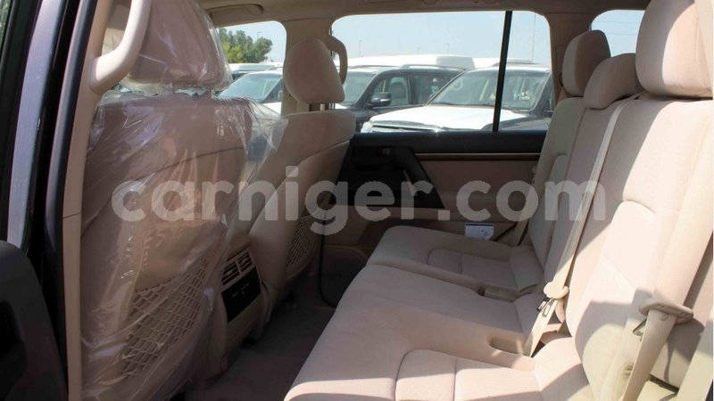 Big with watermark toyota land cruiser agadez import dubai 6192