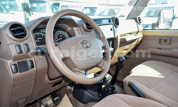 Sayi Imported Toyota Land Cruiser Beige Babbar mota in Import - Dubai a Agadez Sayi Imported Toyota Land Cruiser Beige Babbar mota in Import - Dubai a Agadez
