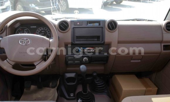 Sayi Imported Toyota Land Cruiser Beige Babbar mota in Import - Dubai a Agadez Sayi Imported Toyota Land Cruiser Beige Babbar mota in Import - Dubai a Agadez