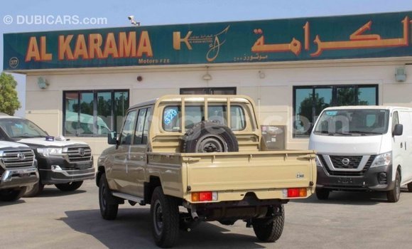 Sayi Imported Toyota Land Cruiser Beige Babbar mota in Import - Dubai a Agadez Sayi Imported Toyota Land Cruiser Beige Babbar mota in Import - Dubai a Agadez