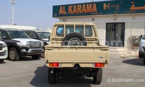 Sayi Imported Toyota Land Cruiser Beige Babbar mota in Import - Dubai a Agadez Sayi Imported Toyota Land Cruiser Beige Babbar mota in Import - Dubai a Agadez